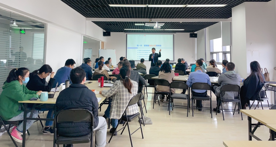 聚势谋远，，，惟实励新 | 尊龙集团2023年中高层治理职员培训会圆满竣事